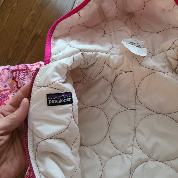 **sold** 6-12 month PATAGONIA Puffball Bunting Suit, reversible - Picture 5 of 14